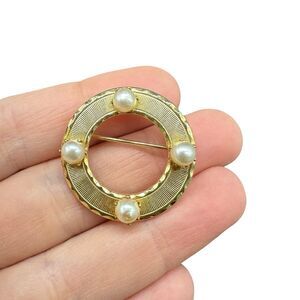 Vintage Jewelry Gold Tone Circle Pearl Brooch Pin